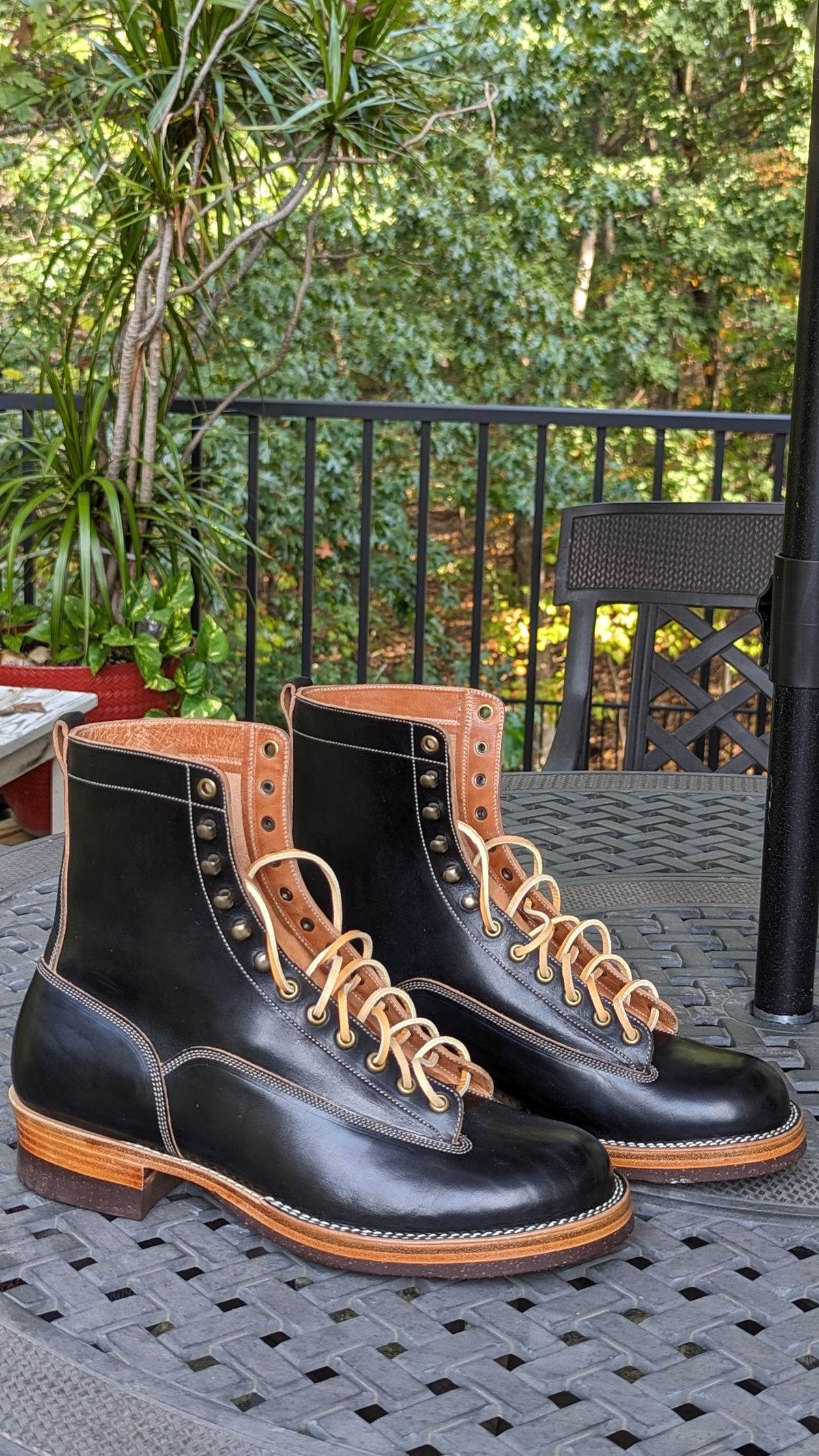 Photo by parcour on October 3, 2023 of the Onderhoud LCV01 Lineman Boot in Maryam Natural Horsebutt Overdyed Black.