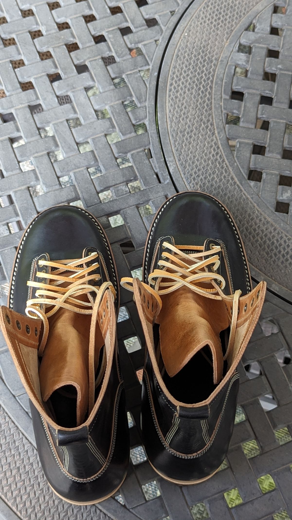 Photo by parcour on October 3, 2023 of the Onderhoud LCV01 Lineman Boot in Maryam Natural Horsebutt Overdyed Black.