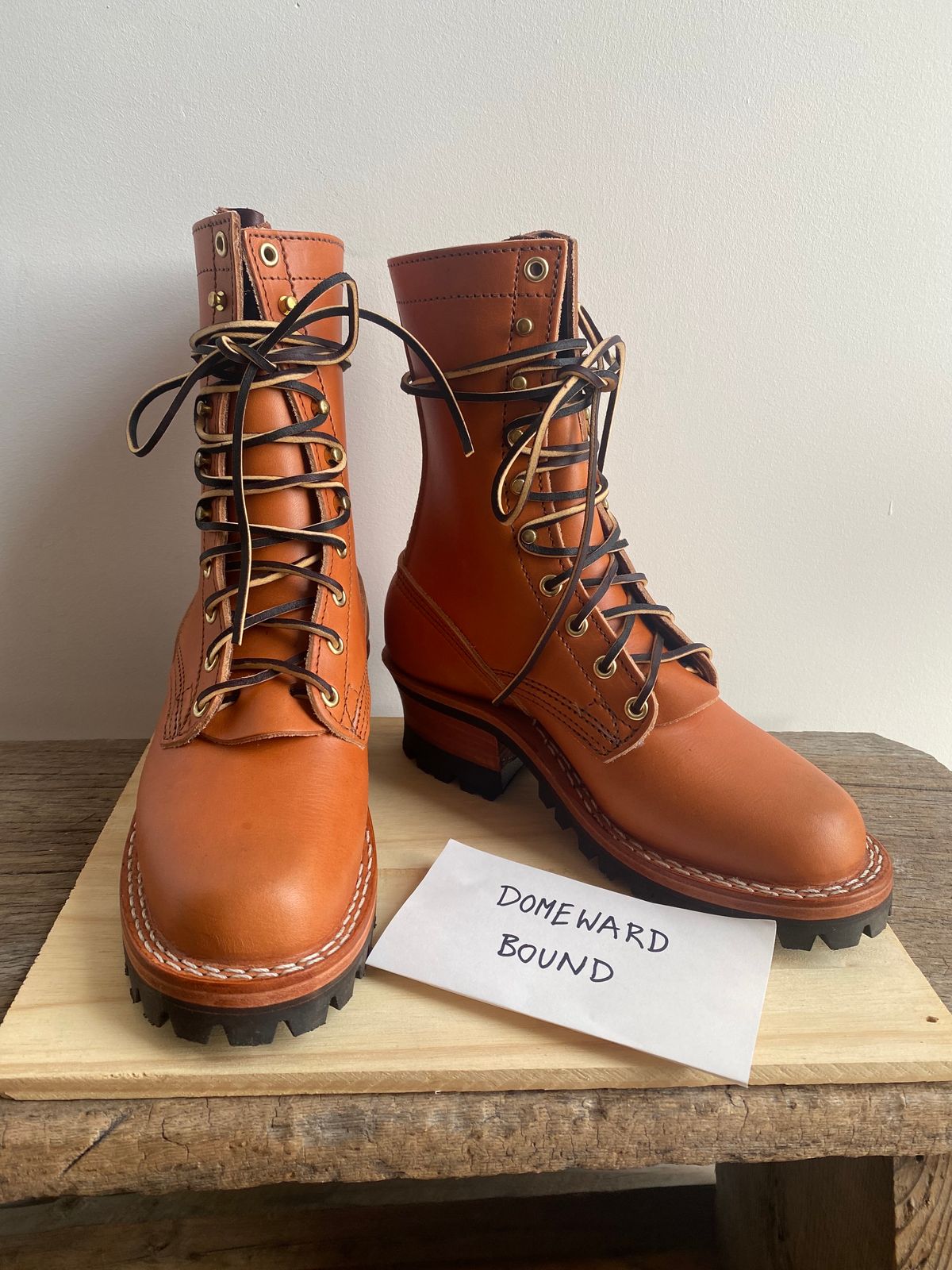 Photo by clompclompstompystomp on October 1, 2023 of the Nicks DomePro in Wickett & Craig Tan English Bridle.