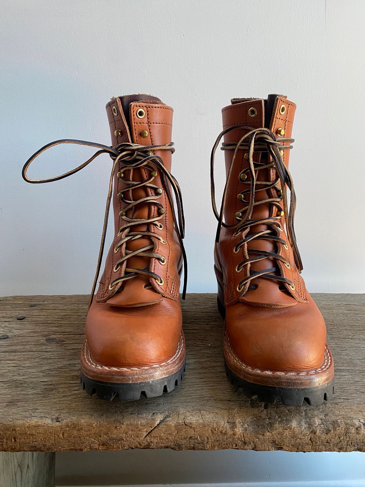 Photo by clompclompstompystomp on November 3, 2023 of the Nicks DomePro in Wickett & Craig Tan English Bridle.