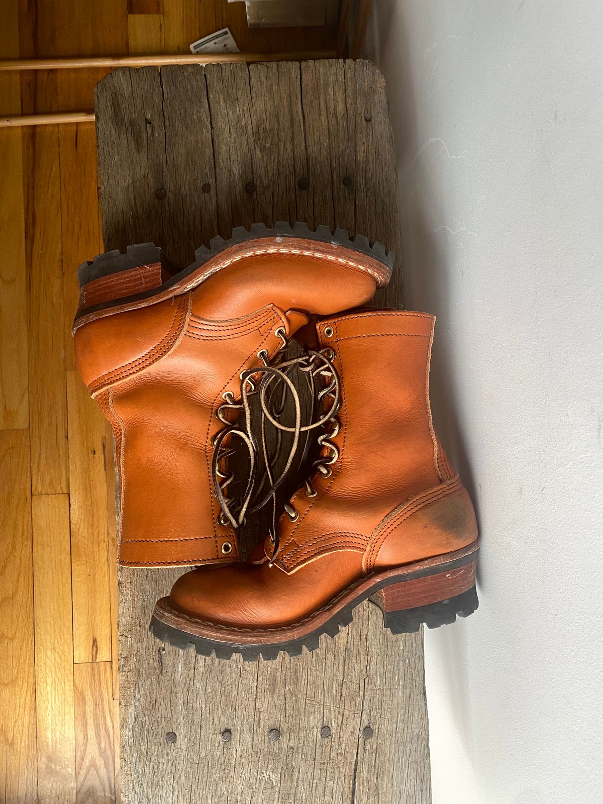 Photo by clompclompstompystomp on December 5, 2023 of the Nicks DomePro in Wickett & Craig Tan English Bridle.