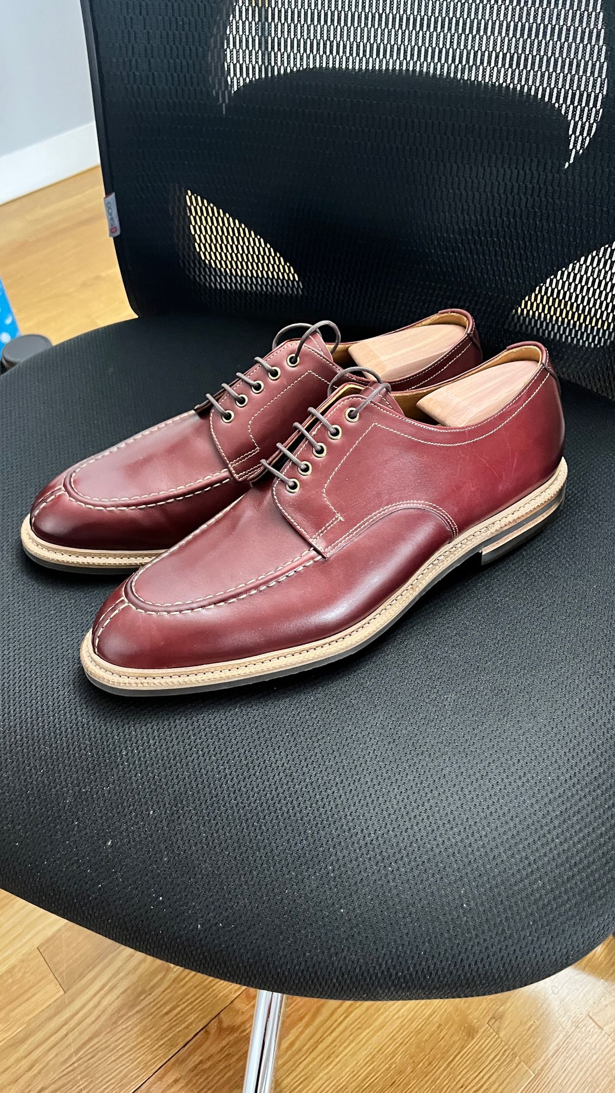 Photo by BigBadWolf on February 22, 2024 of the Meermin Split Toe Derby in Du Puy Burgundy Box Calf.