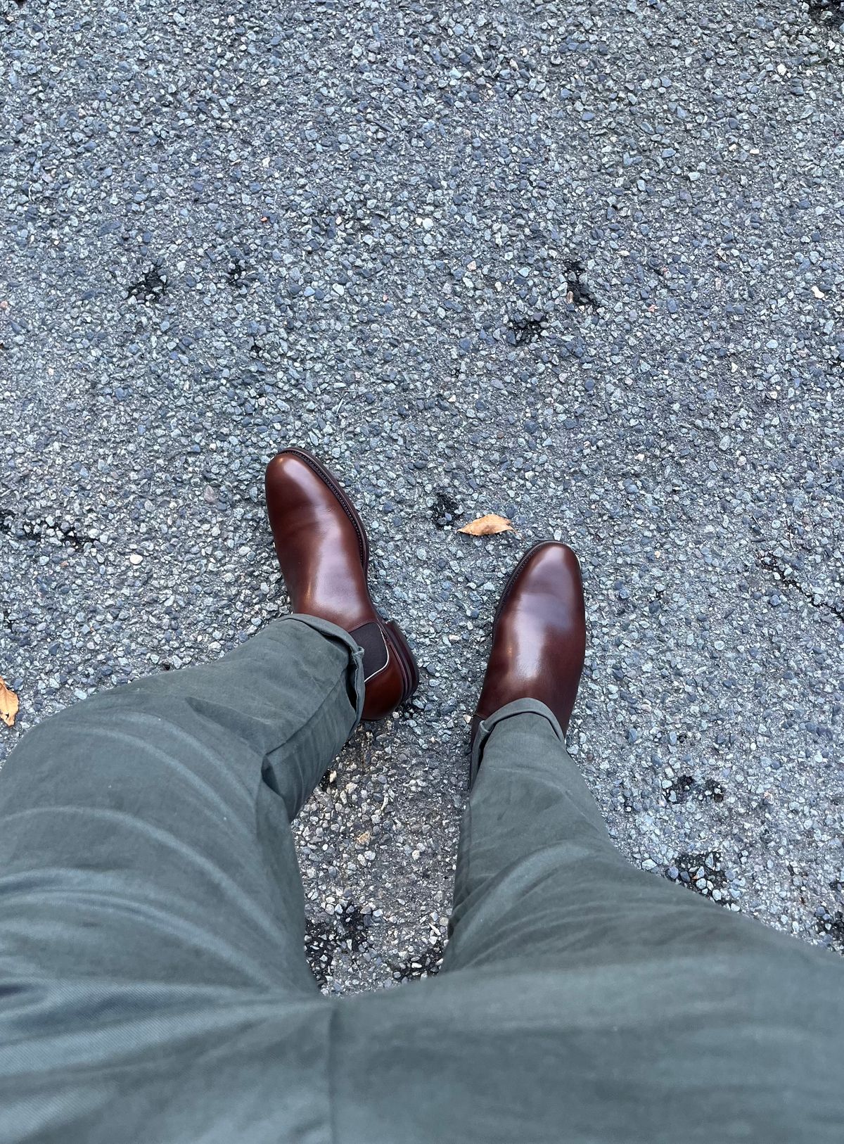 Photo by BigBadWolf on October 6, 2022 of the Meermin Wholecut Chelsea Boot in D’Annonay Dark Brown BoxCalf.