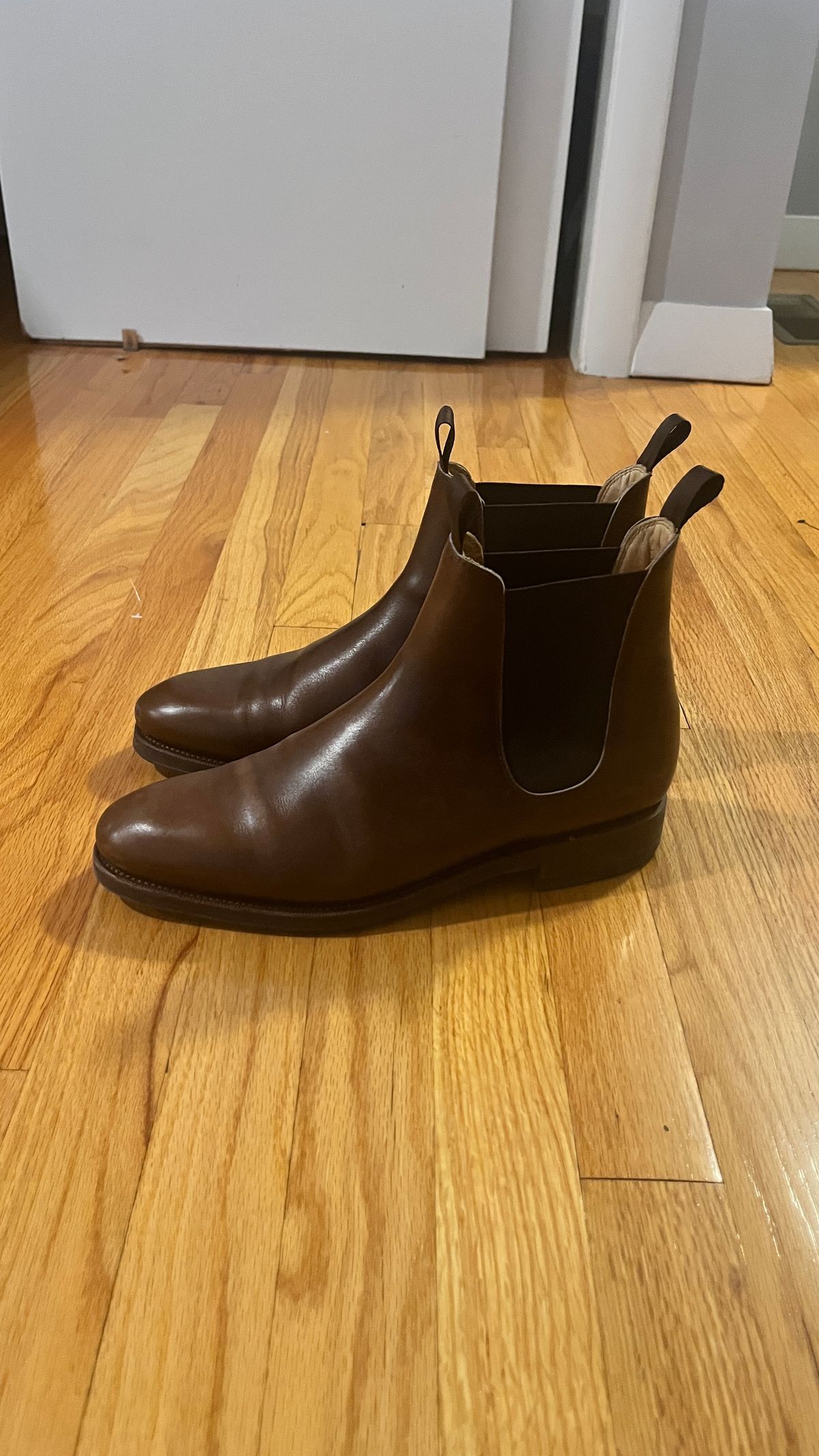 Photo by BigBadWolf on September 12, 2024 of the Meermin Wholecut Chelsea Boot in D’Annonay Dark Brown BoxCalf.