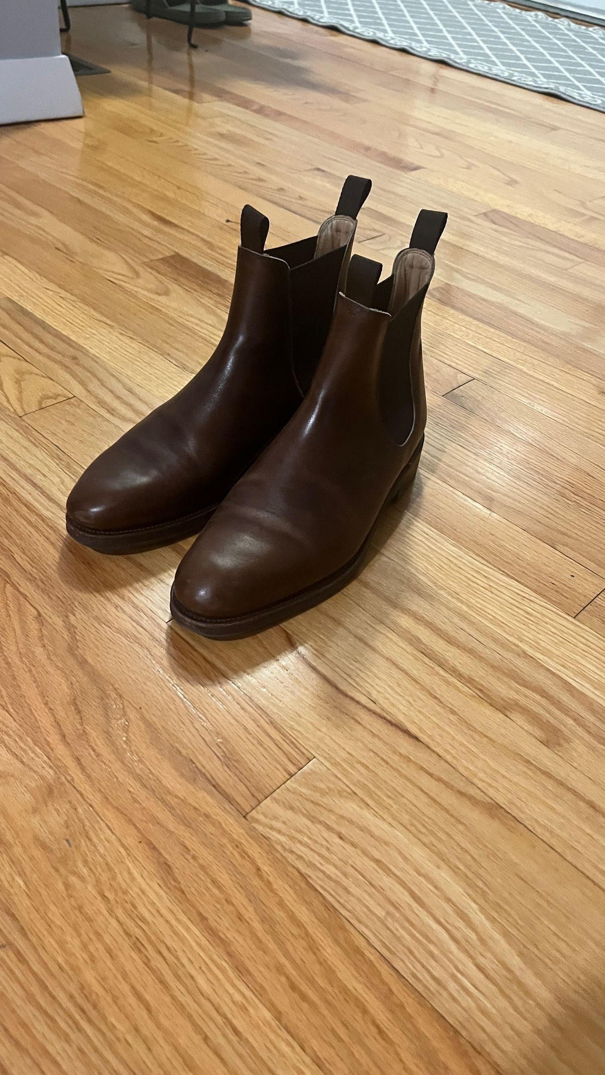 Photo by BigBadWolf on September 12, 2024 of the Meermin Wholecut Chelsea Boot in D’Annonay Dark Brown BoxCalf.