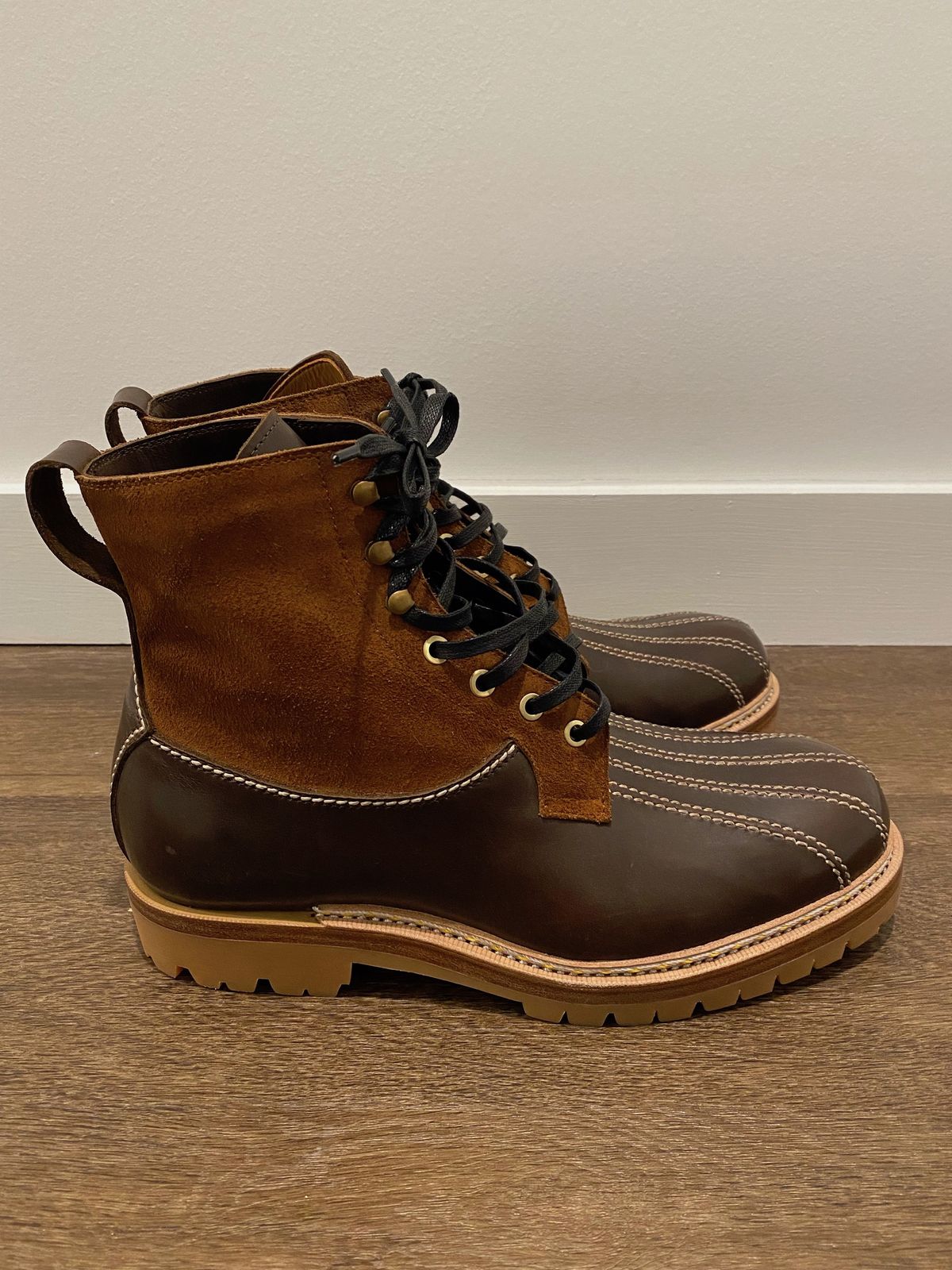 Photo by patinathunderdome on October 6, 2021 of the Txture Mariana Boots in Indonesian Dark Brown Pull Up.