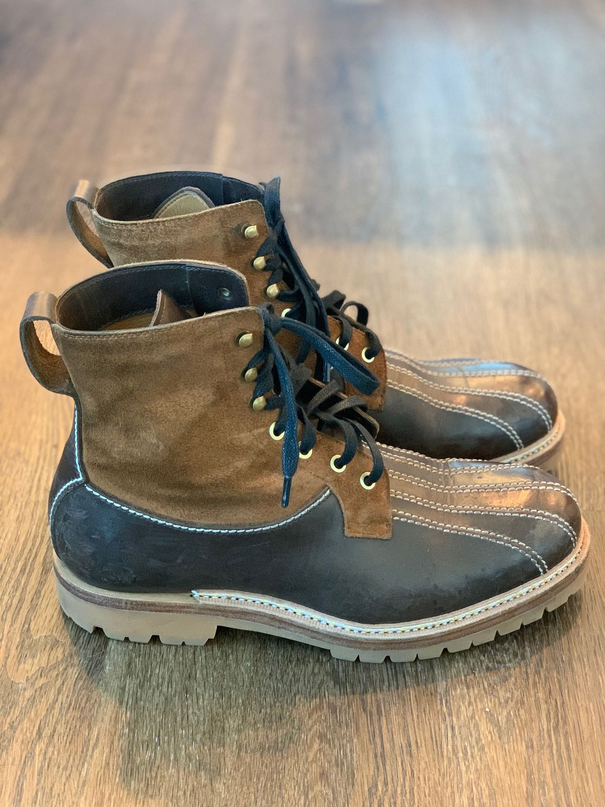 Photo by patinathunderdome on November 6, 2021 of the Txture Mariana Boots in Indonesian Dark Brown Pull Up.