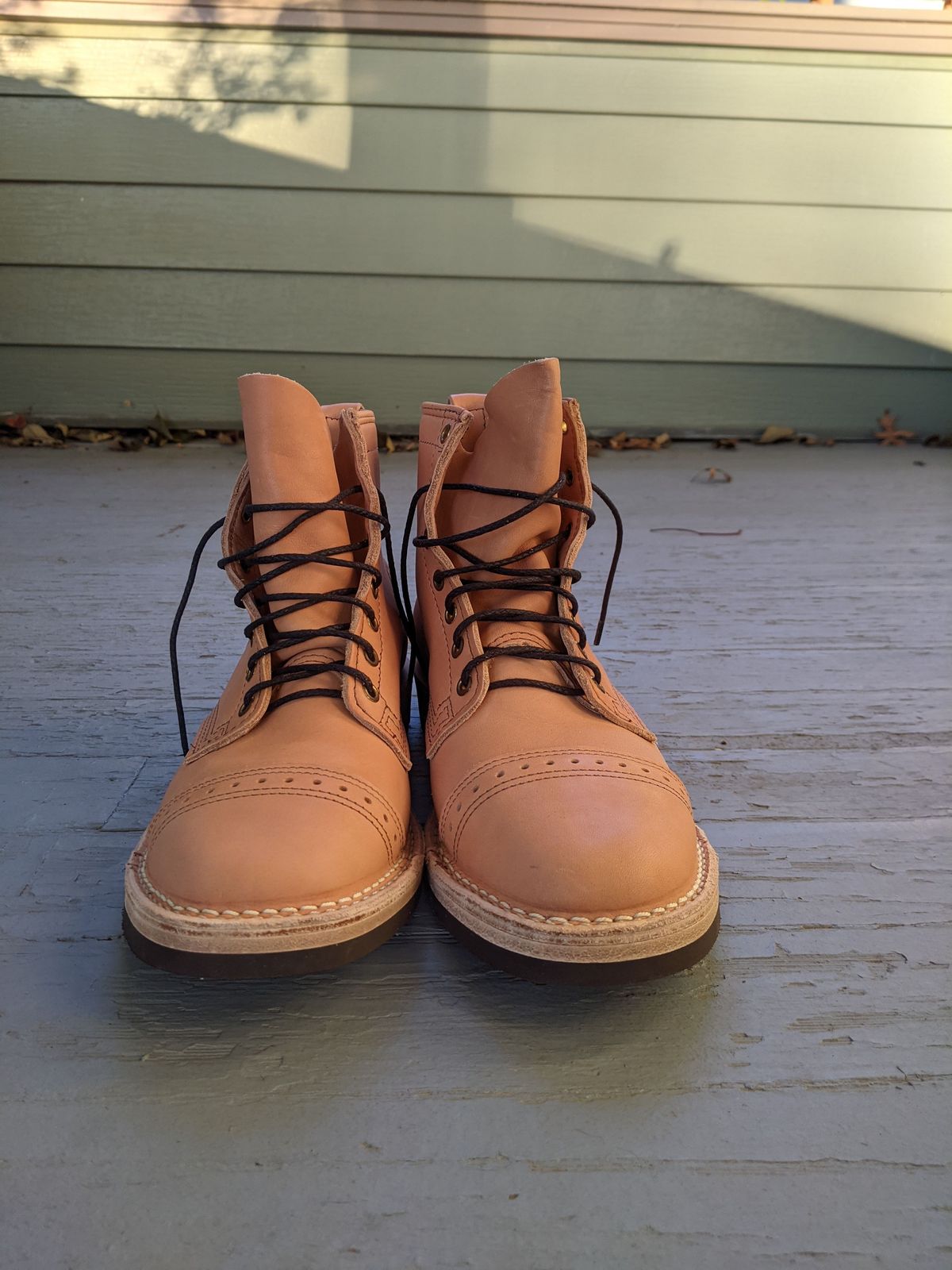 Photo by patinathunderdome on October 1, 2021 of the Wesco Hendrik in Horween Natural Essex.