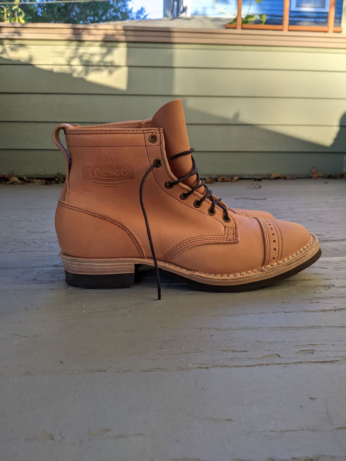 Photo by patinathunderdome on October 1, 2021 of the Wesco Hendrik in Horween Natural Essex.