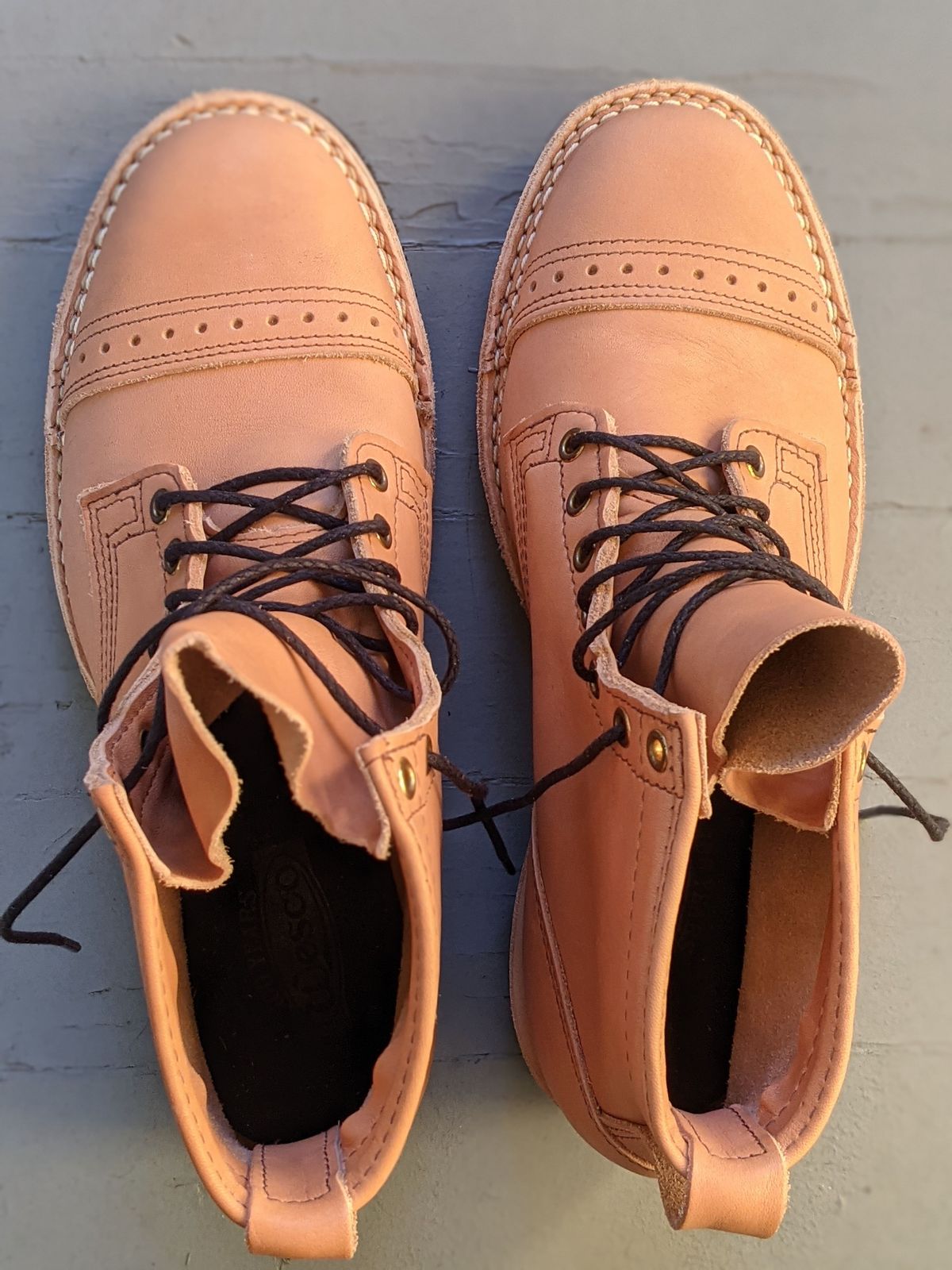 Photo by patinathunderdome on October 1, 2021 of the Wesco Hendrik in Horween Natural Essex.