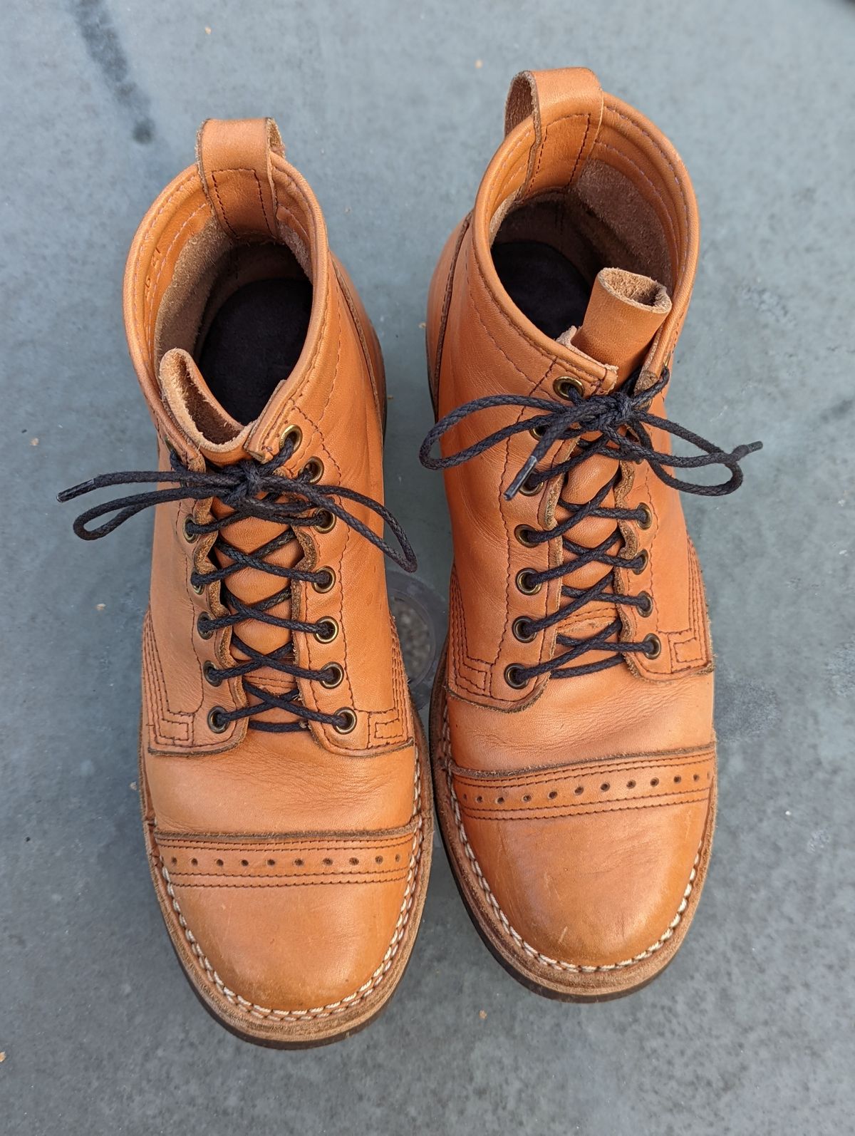 Photo by patinathunderdome on December 5, 2021 of the Wesco Hendrik in Horween Natural Essex.