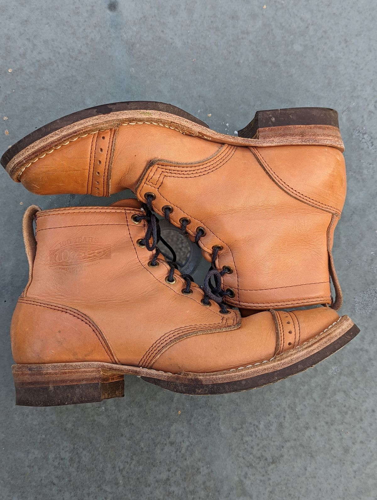 Photo by patinathunderdome on December 5, 2021 of the Wesco Hendrik in Horween Natural Essex.