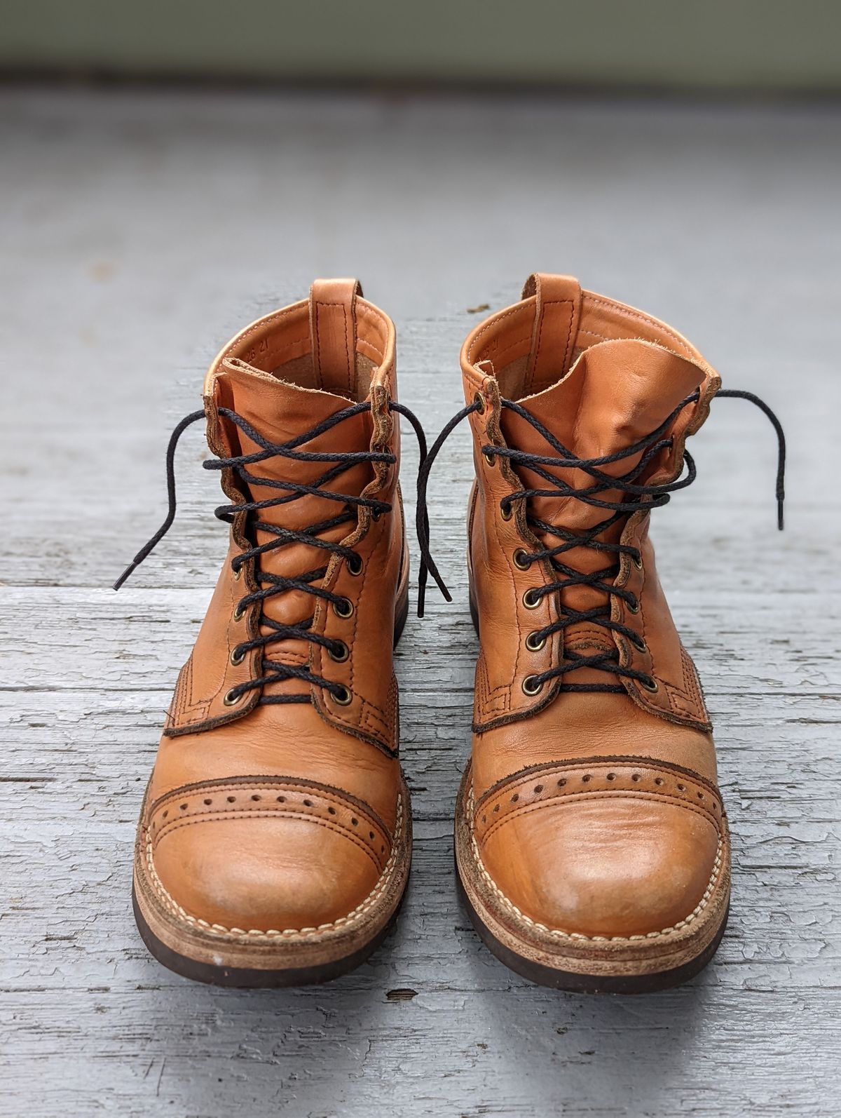 Photo by patinathunderdome on February 4, 2022 of the Wesco Hendrik in Horween Natural Essex.