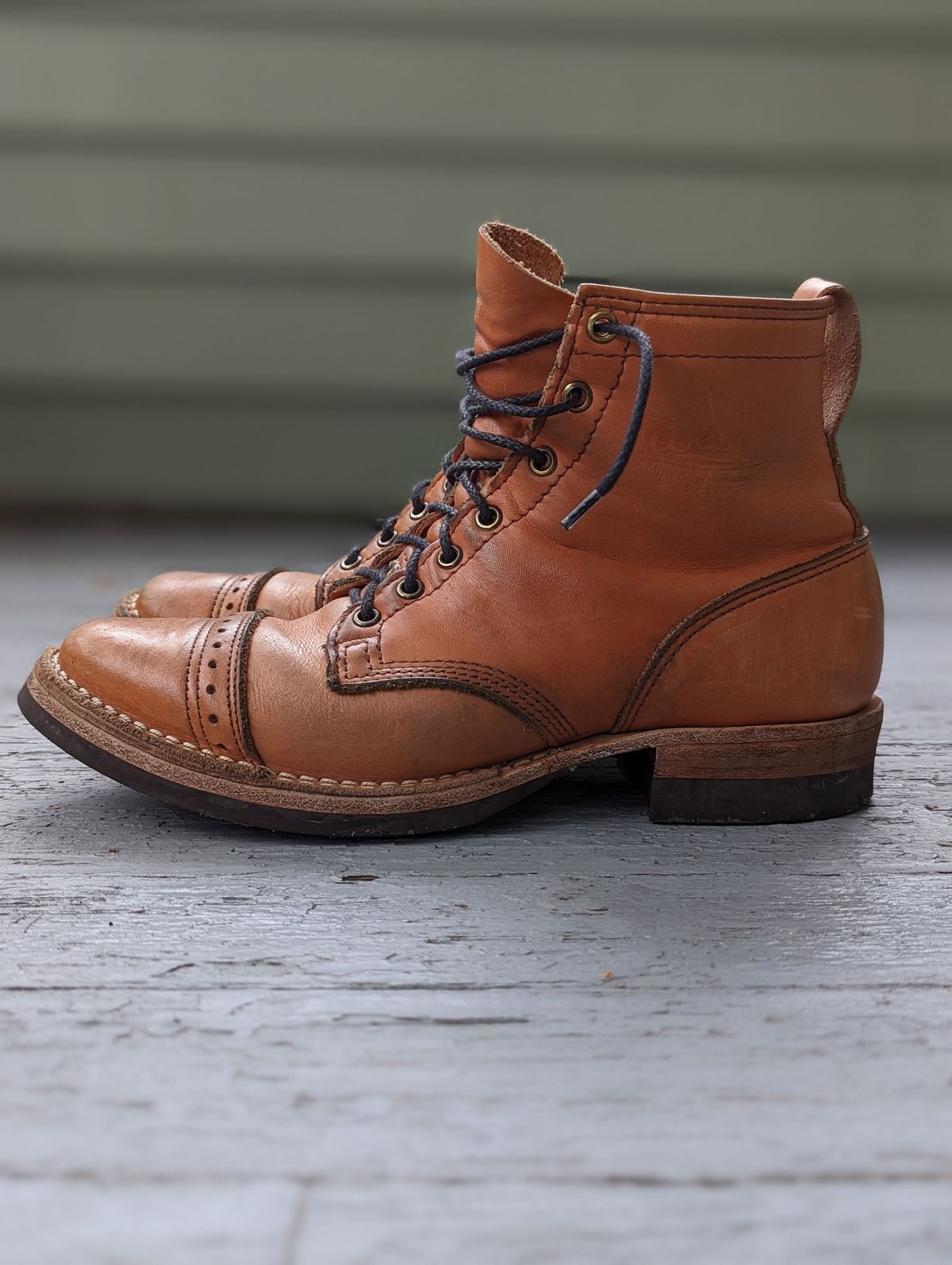Photo by patinathunderdome on February 4, 2022 of the Wesco Hendrik in Horween Natural Essex.