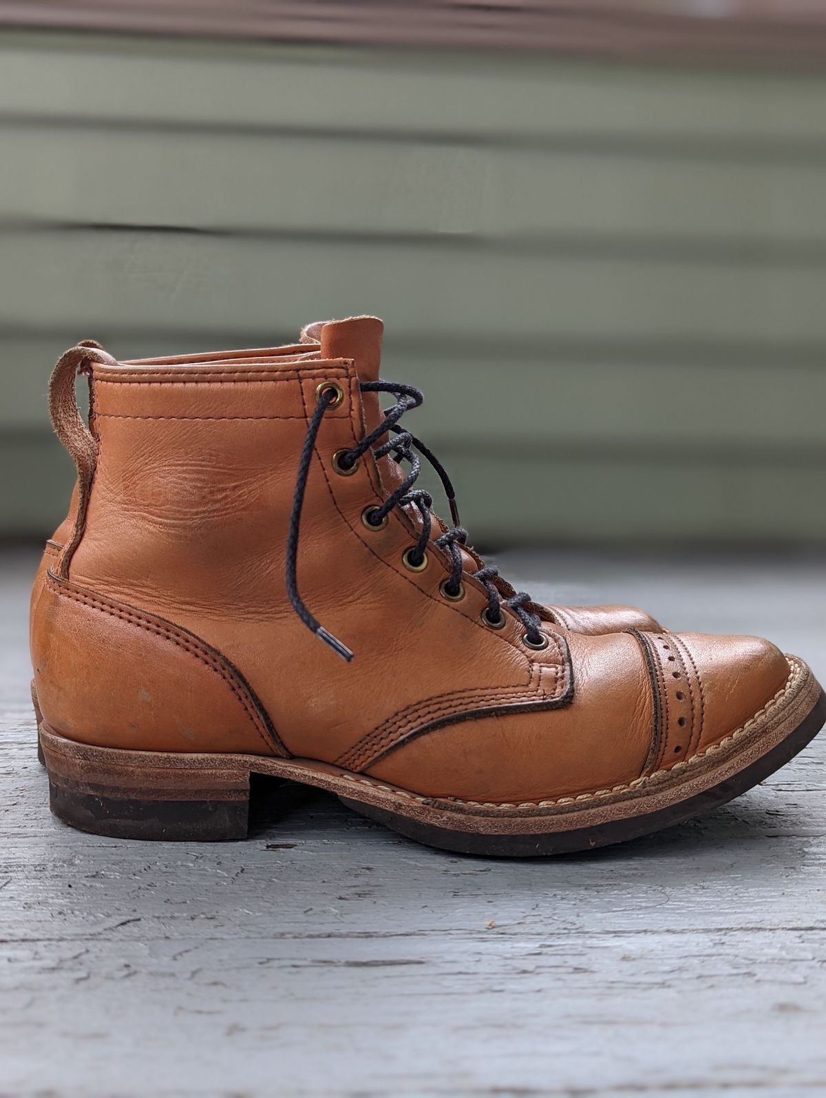 Photo by patinathunderdome on February 4, 2022 of the Wesco Hendrik in Horween Natural Essex.