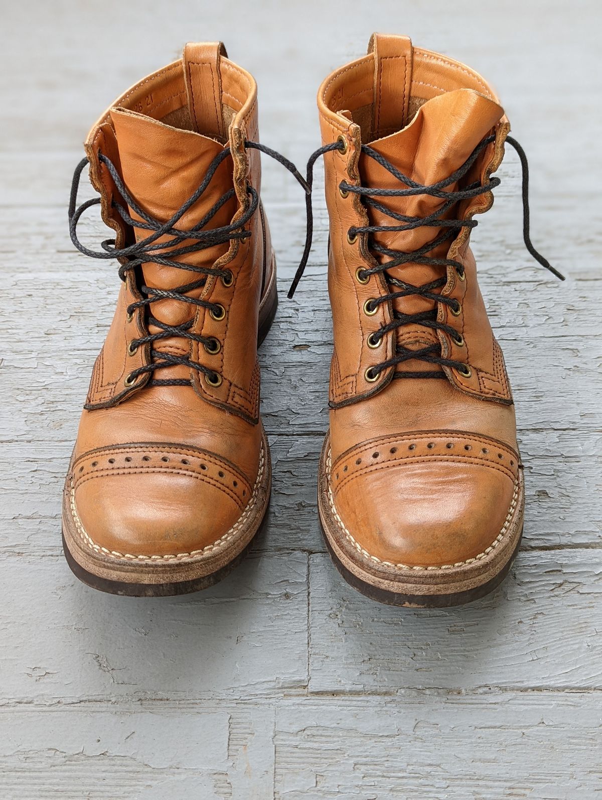 Photo by patinathunderdome on March 5, 2022 of the Wesco Hendrik in Horween Natural Essex.