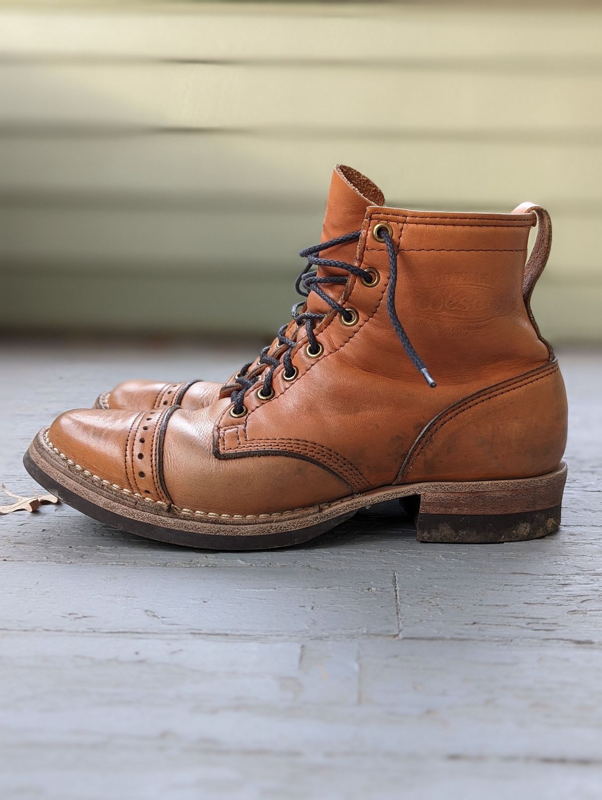 Photo by patinathunderdome on March 5, 2022 of the Wesco Hendrik in Horween Natural Essex.