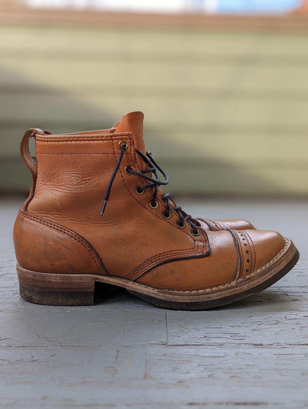 Photo by patinathunderdome on March 5, 2022 of the Wesco Hendrik in Horween Natural Essex.