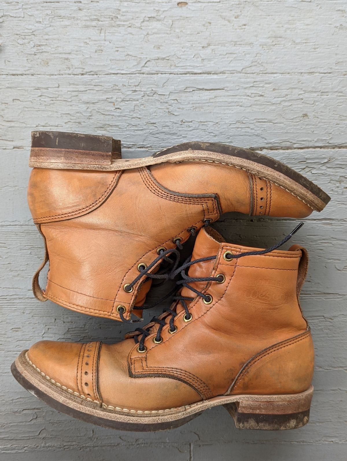 Photo by patinathunderdome on March 5, 2022 of the Wesco Hendrik in Horween Natural Essex.