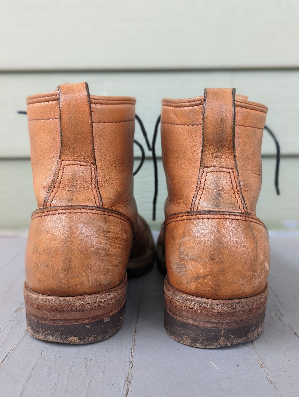 Photo by patinathunderdome on April 5, 2022 of the Wesco Hendrik in Horween Natural Essex.