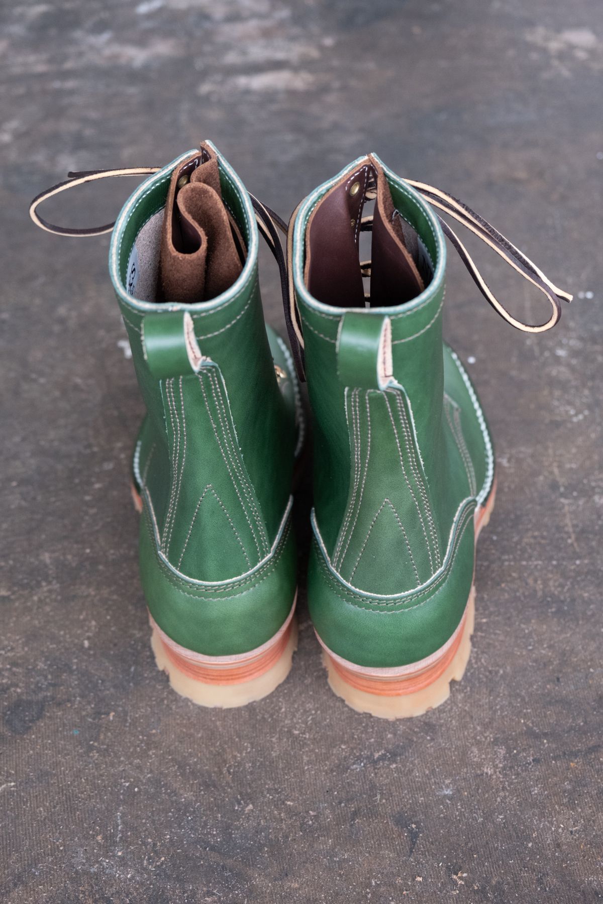 Photo by patinathunderdome on October 1, 2021 of the Nicks BuilderPro in Wickett & Craig Zucchini English Bridle.