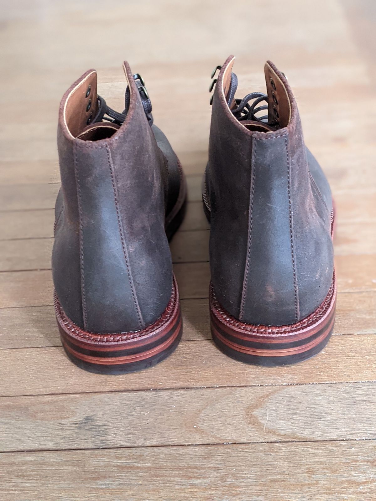 Photo by patinathunderdome on October 3, 2021 of the Grant Stone Edward Boot in C.F. Stead Tobacco Waxy Commander Suede.