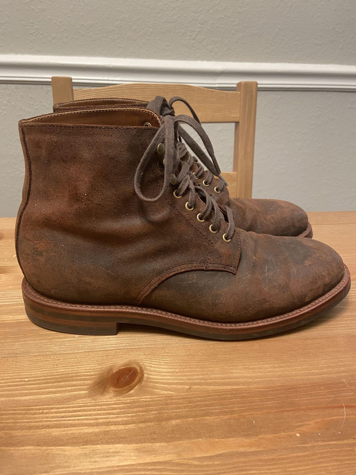 Photo by patinathunderdome on November 5, 2021 of the Grant Stone Edward Boot in C.F. Stead Tobacco Waxy Commander Suede.