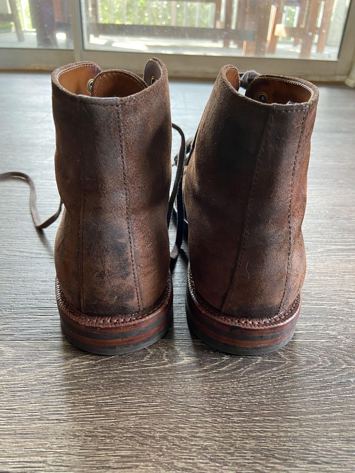 Photo by patinathunderdome on December 4, 2021 of the Grant Stone Edward Boot in C.F. Stead Tobacco Waxy Commander Suede.
