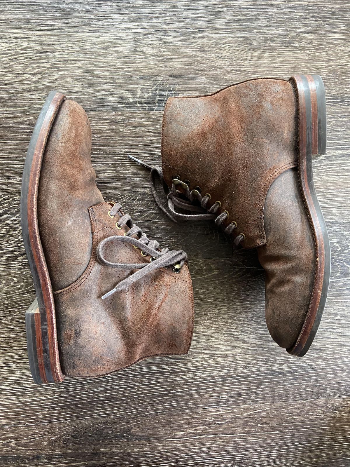 Photo by patinathunderdome on December 4, 2021 of the Grant Stone Edward Boot in C.F. Stead Tobacco Waxy Commander Suede.
