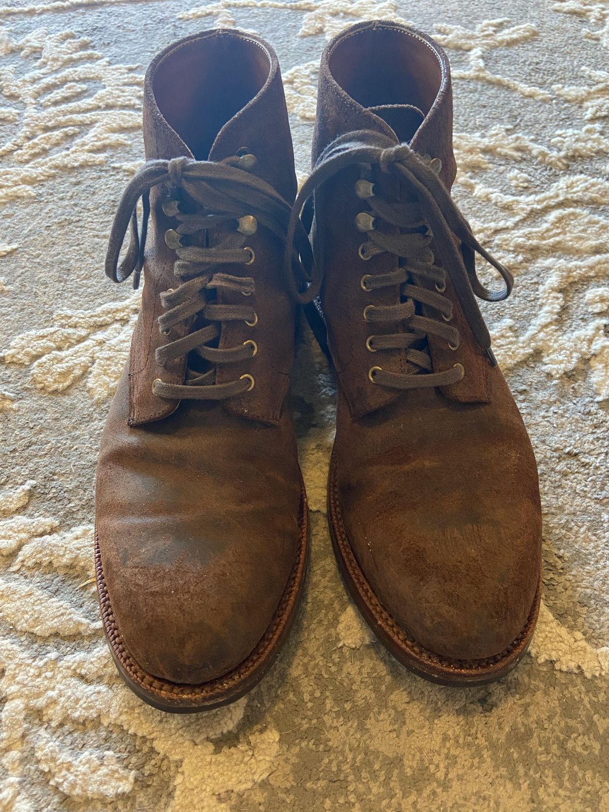 Photo by patinathunderdome on January 2, 2022 of the Grant Stone Edward Boot in C.F. Stead Tobacco Waxy Commander Suede.