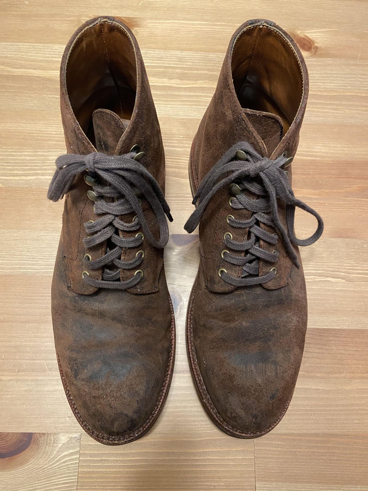 Photo by patinathunderdome on January 2, 2022 of the Grant Stone Edward Boot in C.F. Stead Tobacco Waxy Commander Suede.
