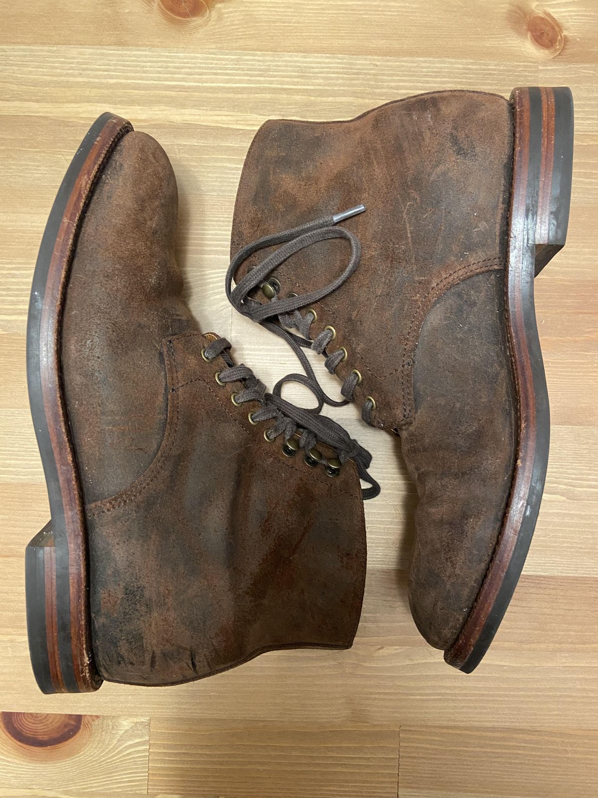 Photo by patinathunderdome on January 2, 2022 of the Grant Stone Edward Boot in C.F. Stead Tobacco Waxy Commander Suede.