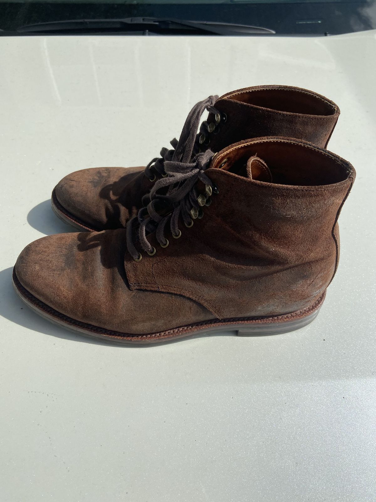 Photo by patinathunderdome on February 3, 2022 of the Grant Stone Edward Boot in C.F. Stead Tobacco Waxy Commander Suede.
