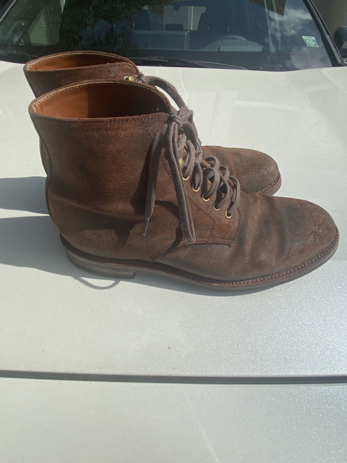 Photo by patinathunderdome on February 3, 2022 of the Grant Stone Edward Boot in C.F. Stead Tobacco Waxy Commander Suede.