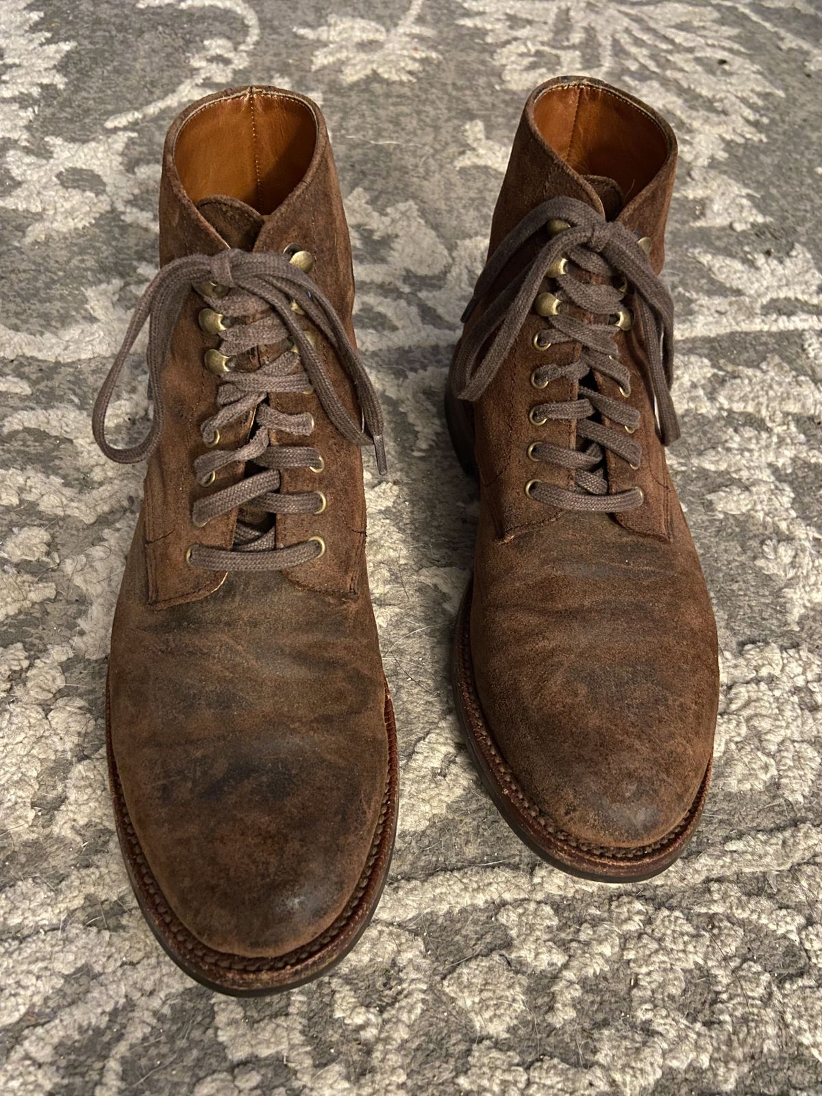 Photo by patinathunderdome on April 5, 2022 of the Grant Stone Edward Boot in C.F. Stead Tobacco Waxy Commander Suede.