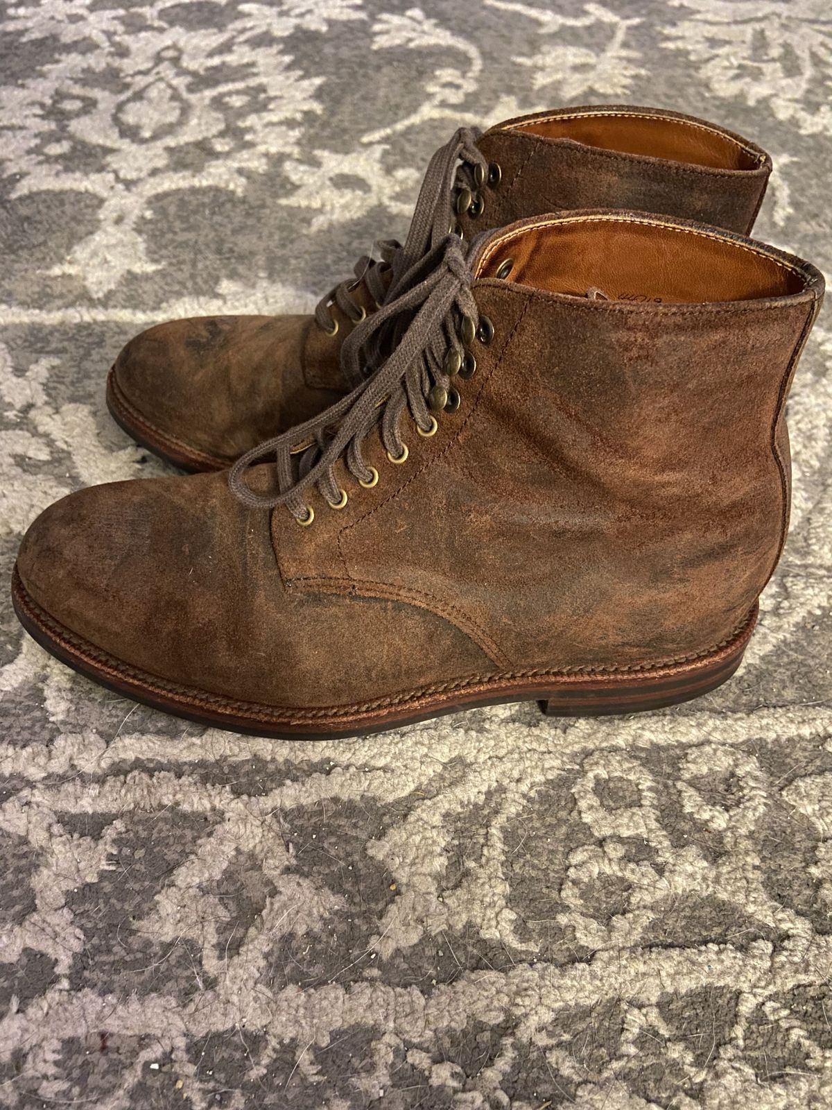 Photo by patinathunderdome on April 5, 2022 of the Grant Stone Edward Boot in C.F. Stead Tobacco Waxy Commander Suede.