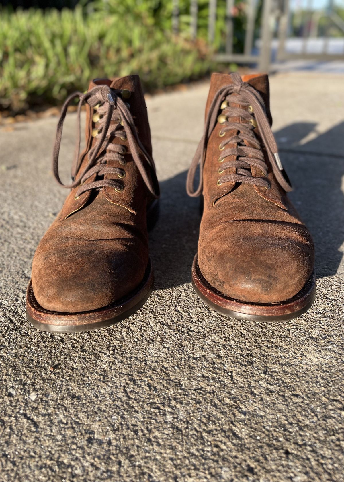 Photo by patinathunderdome on May 5, 2022 of the Grant Stone Edward Boot in C.F. Stead Tobacco Waxy Commander Suede.