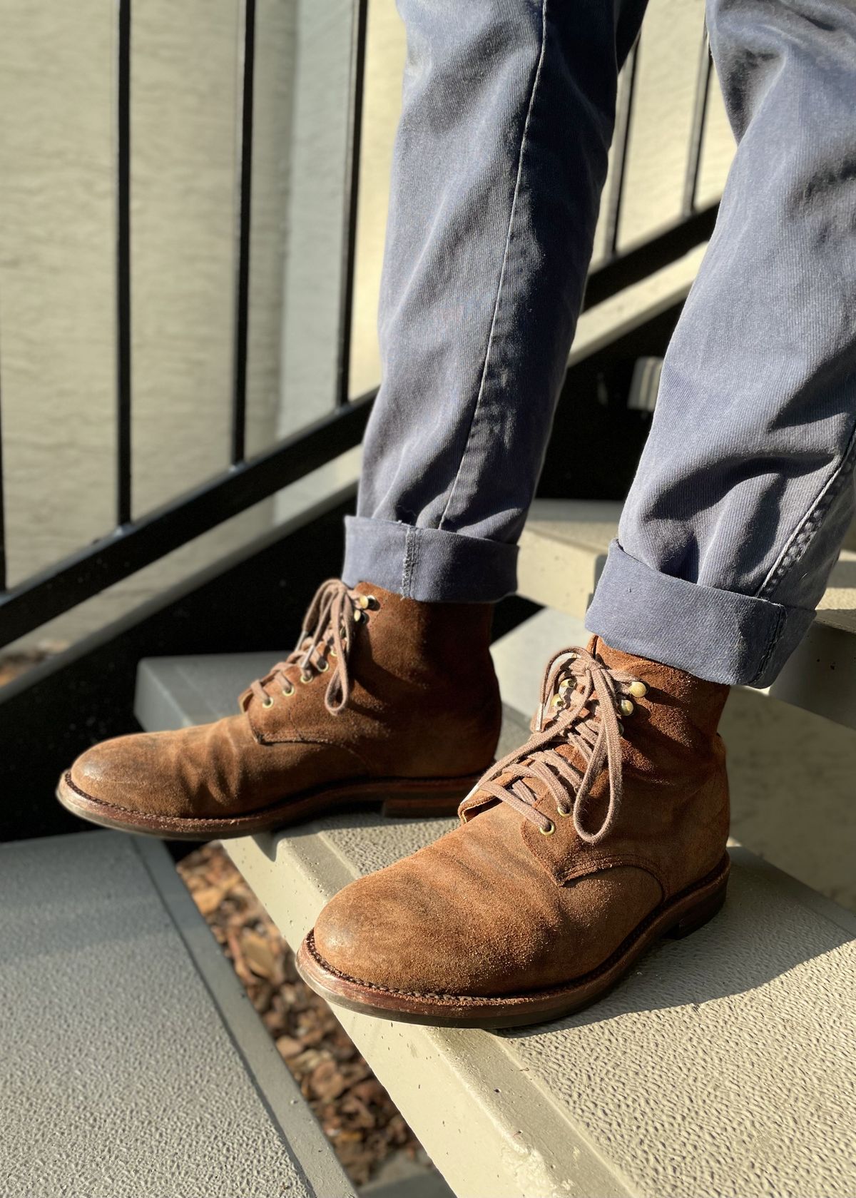 Photo by patinathunderdome on May 5, 2022 of the Grant Stone Edward Boot in C.F. Stead Tobacco Waxy Commander Suede.