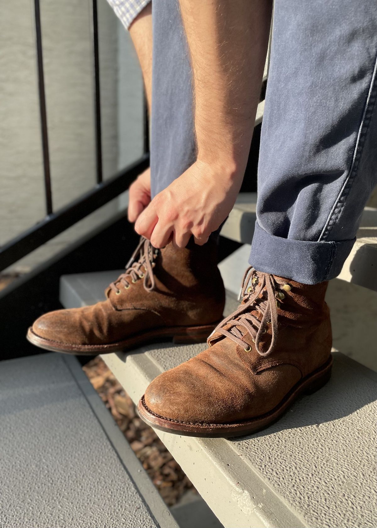 Photo by patinathunderdome on May 5, 2022 of the Grant Stone Edward Boot in C.F. Stead Tobacco Waxy Commander Suede.
