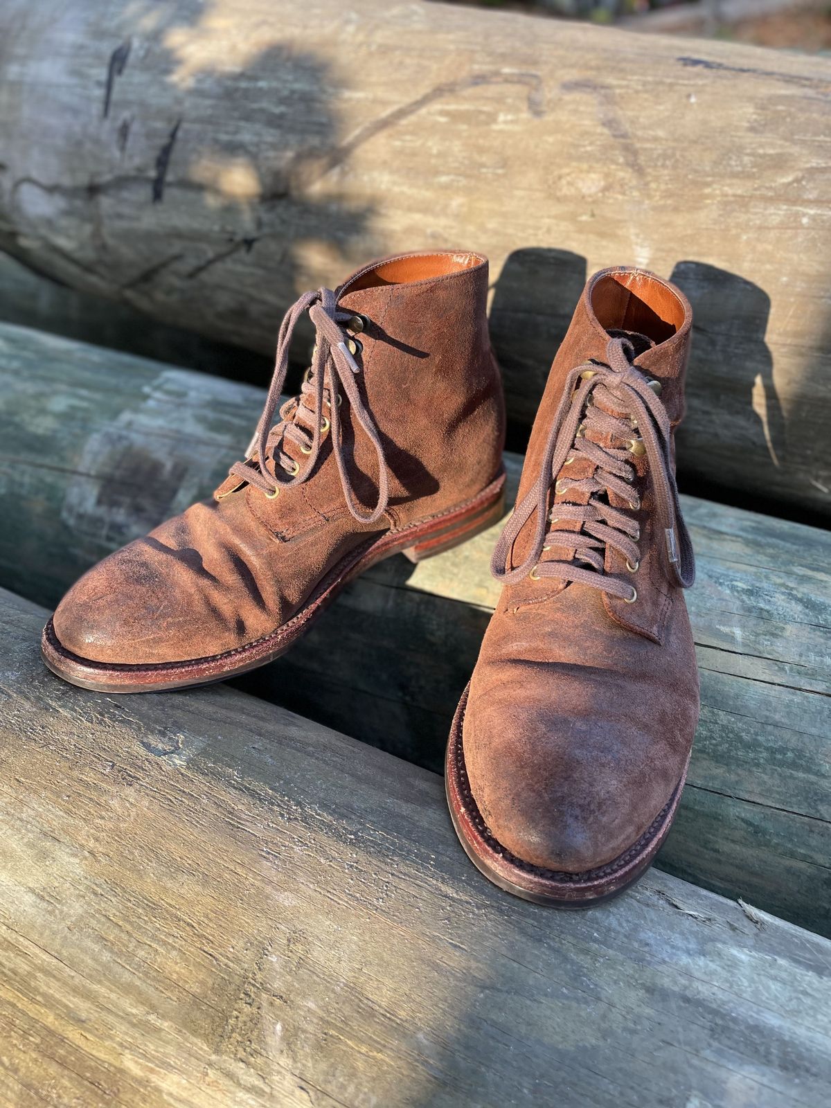 Photo by patinathunderdome on May 5, 2022 of the Grant Stone Edward Boot in C.F. Stead Tobacco Waxy Commander Suede.