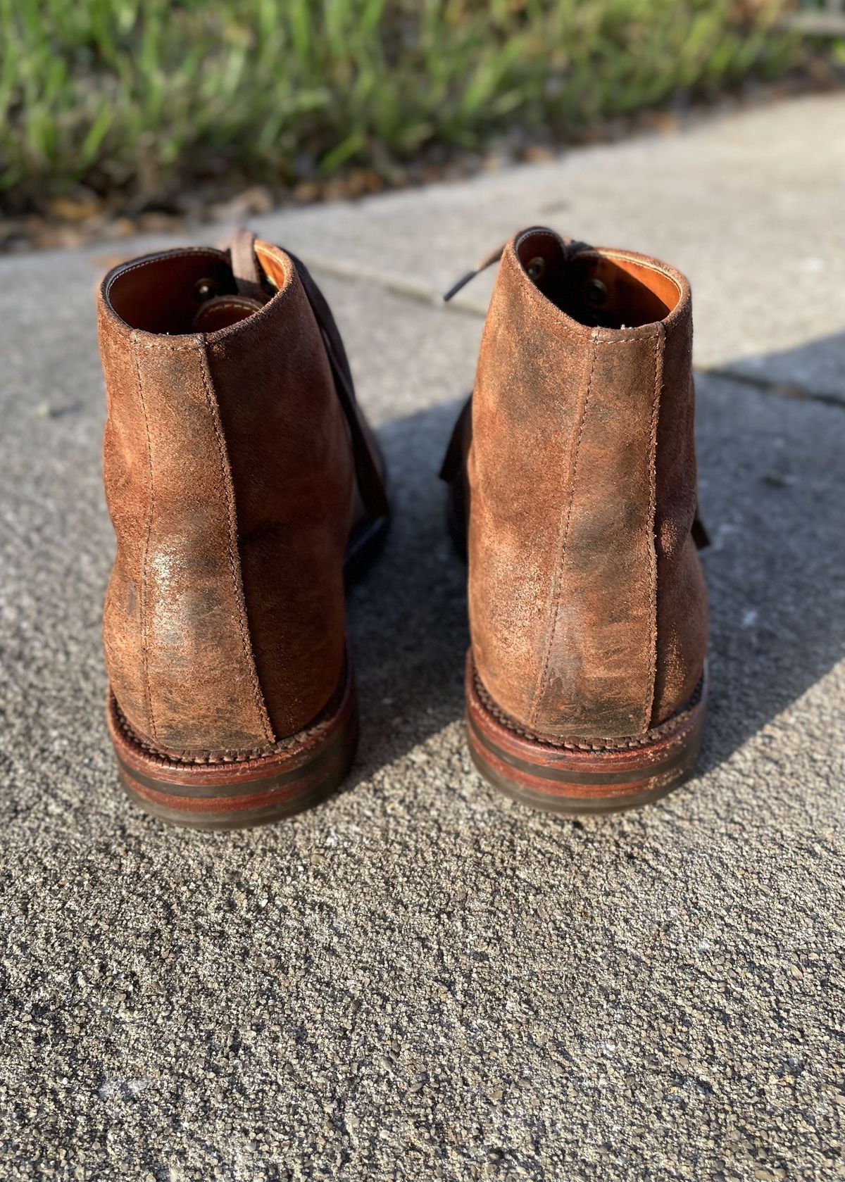 Photo by patinathunderdome on May 5, 2022 of the Grant Stone Edward Boot in C.F. Stead Tobacco Waxy Commander Suede.