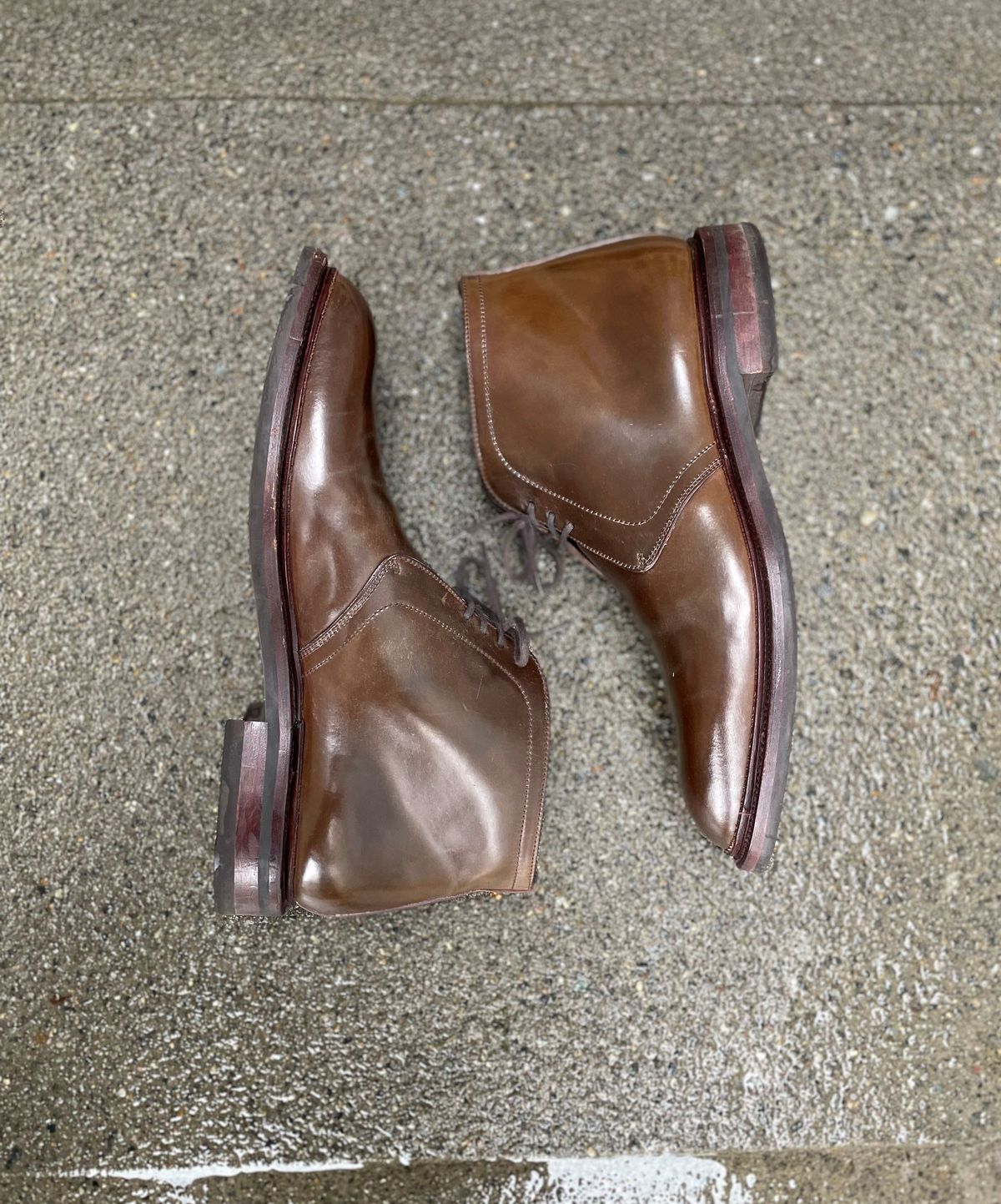 Photo by patinathunderdome on January 2, 2022 of the Carmina Chukka Boots 708 in Horween Armagnac Shell Cordovan.
