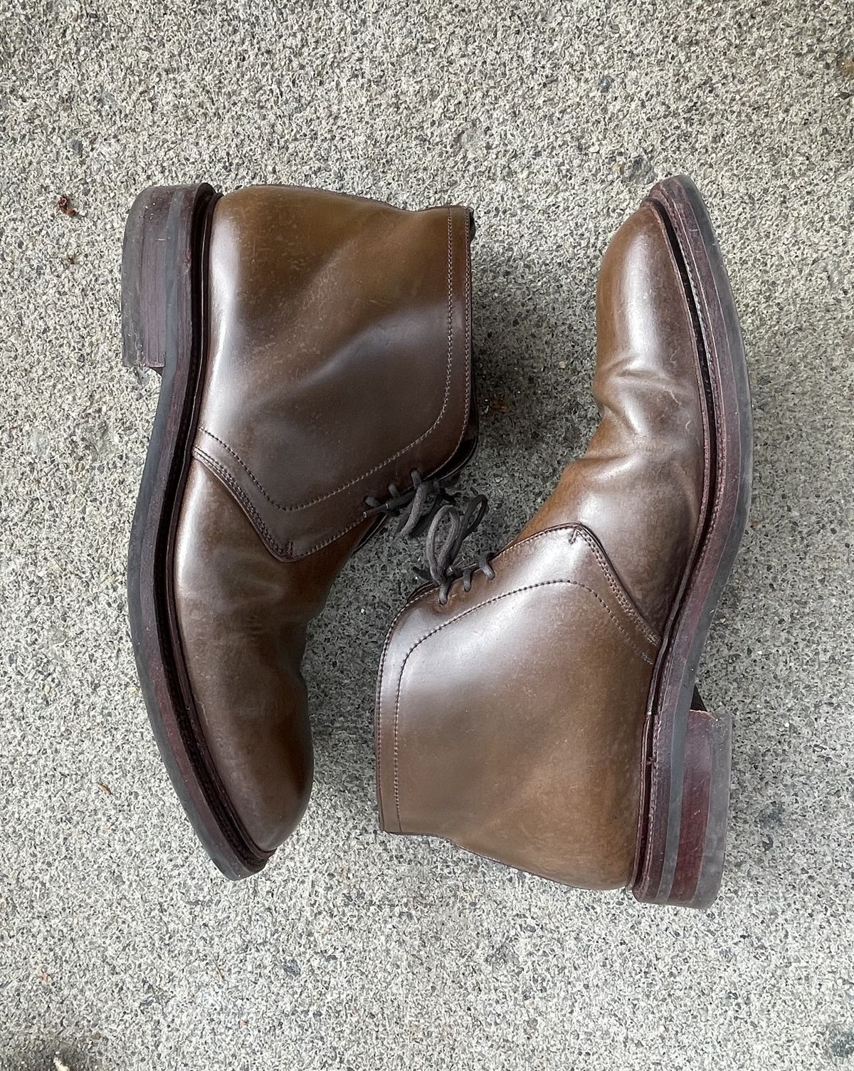 Photo by patinathunderdome on February 5, 2022 of the Carmina Chukka Boots 708 in Horween Armagnac Shell Cordovan.