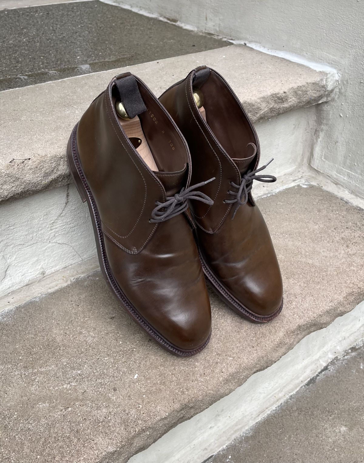 Photo by patinathunderdome on April 3, 2022 of the Carmina Chukka Boots 708 in Horween Armagnac Shell Cordovan.