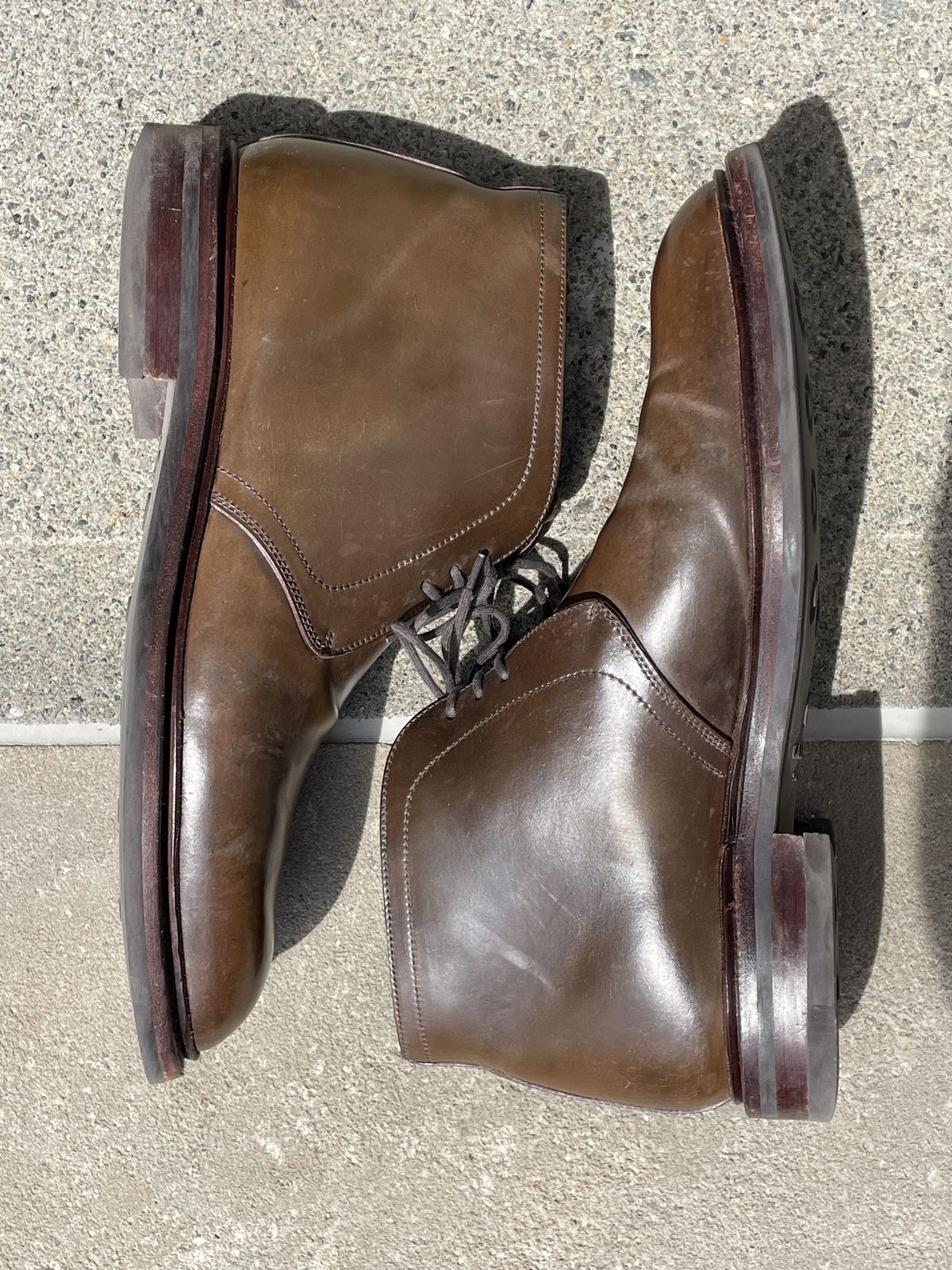 Photo by patinathunderdome on May 4, 2022 of the Carmina Chukka Boots 708 in Horween Armagnac Shell Cordovan.