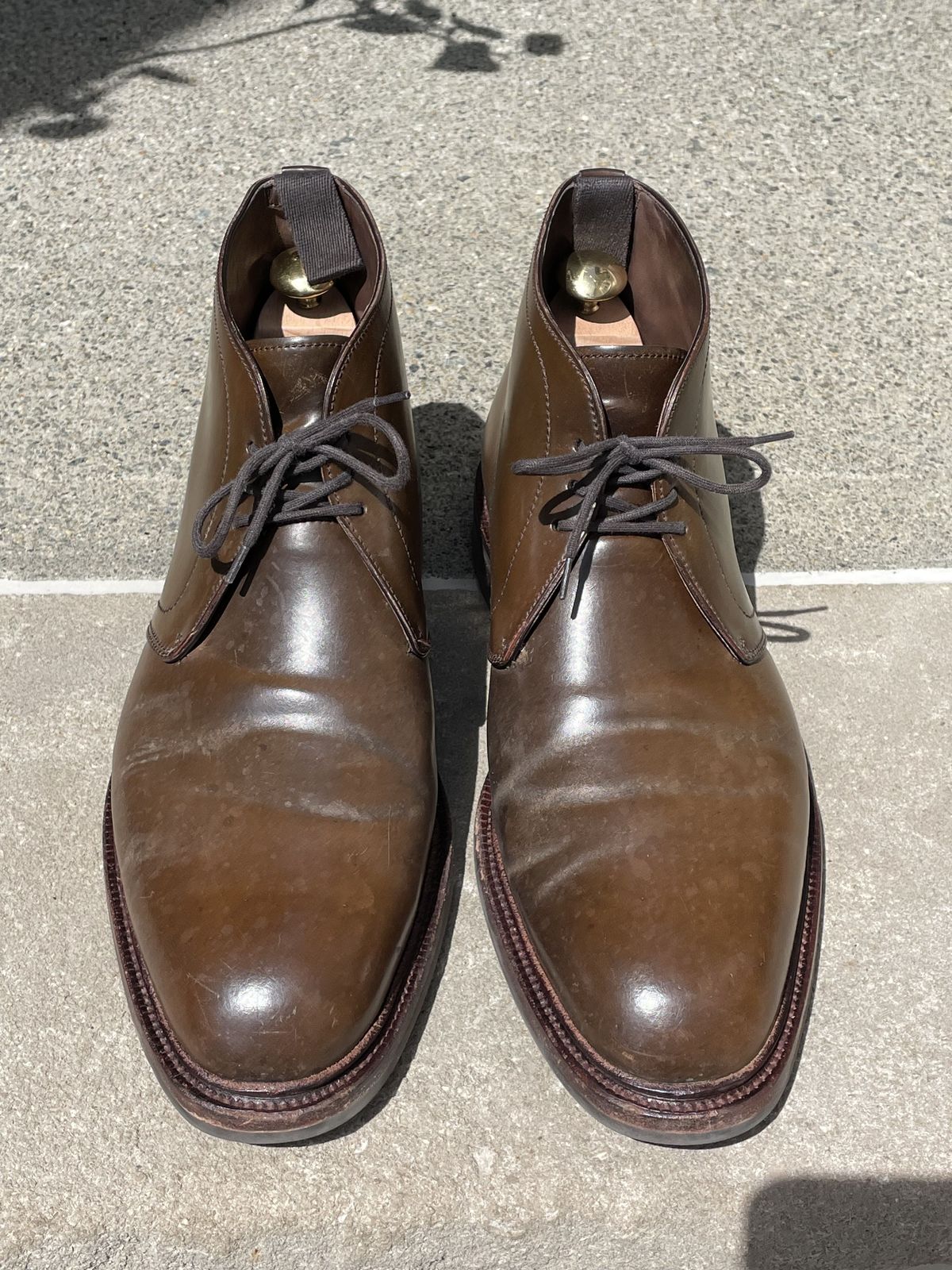 Photo by patinathunderdome on May 4, 2022 of the Carmina Chukka Boots 708 in Horween Armagnac Shell Cordovan.