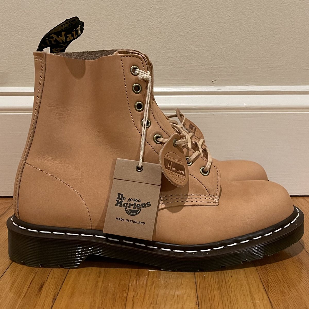 Photo by patinathunderdome on October 6, 2021 of the Dr. Martens 1460 Pascal Made In England in Horween Natural Essex.