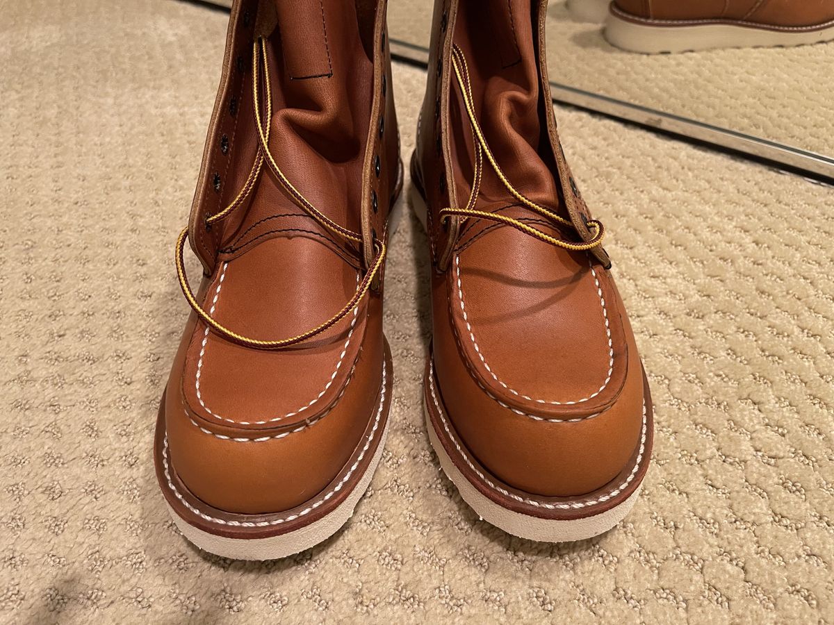 Photo by patinathunderdome on October 2, 2021 of the Red Wing 6-Inch Classic Moc in S.B. Foot Oro-Iginal.