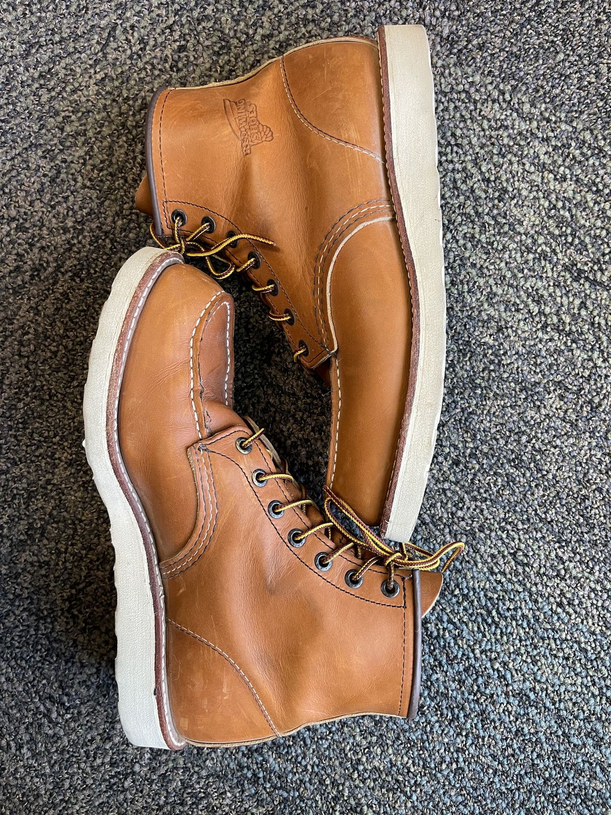 Photo by patinathunderdome on November 4, 2021 of the Red Wing 6-Inch Classic Moc in S.B. Foot Oro-Iginal.