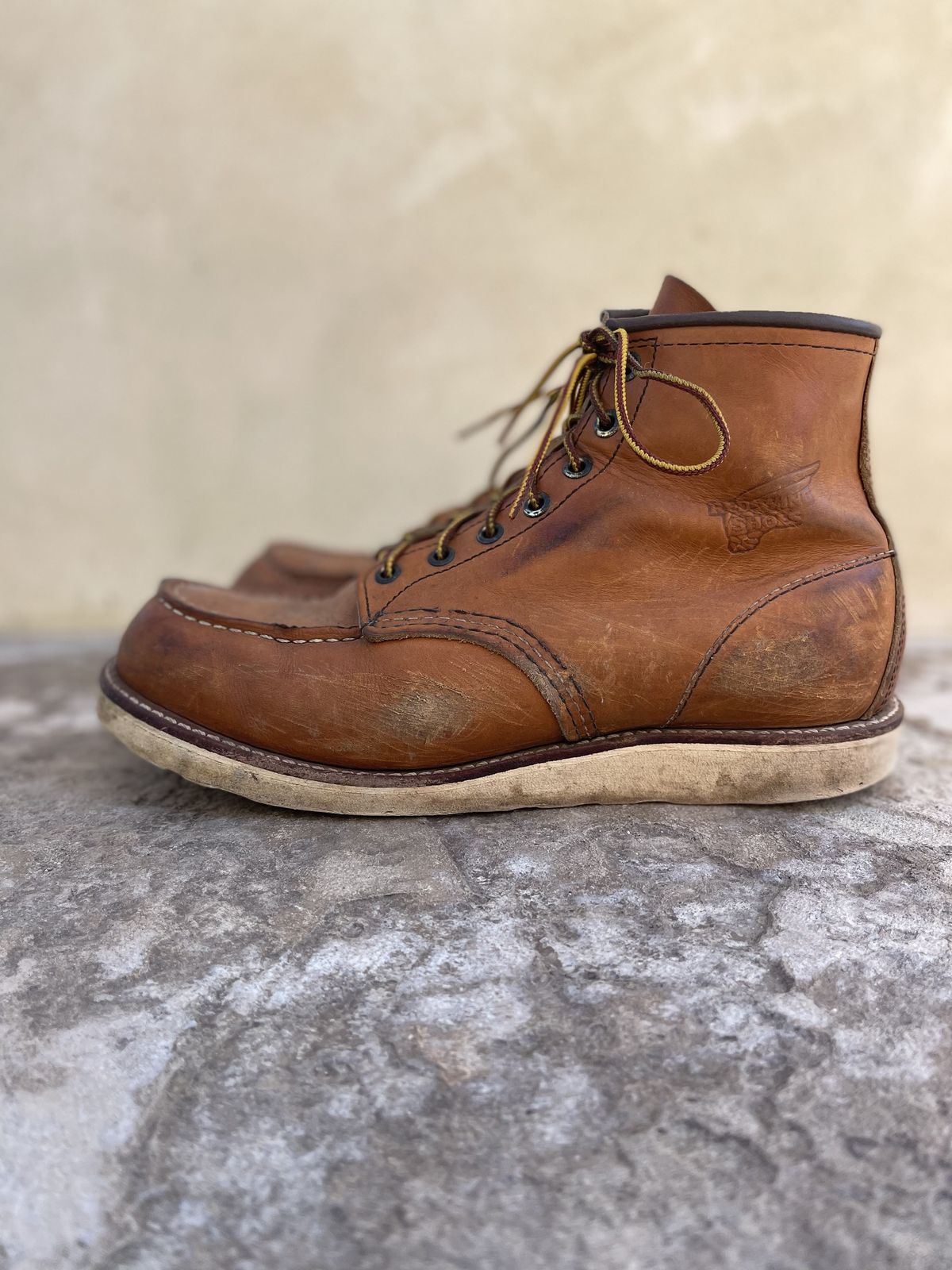 Photo by patinathunderdome on May 4, 2022 of the Red Wing 6-Inch Classic Moc in S.B. Foot Oro-Iginal.